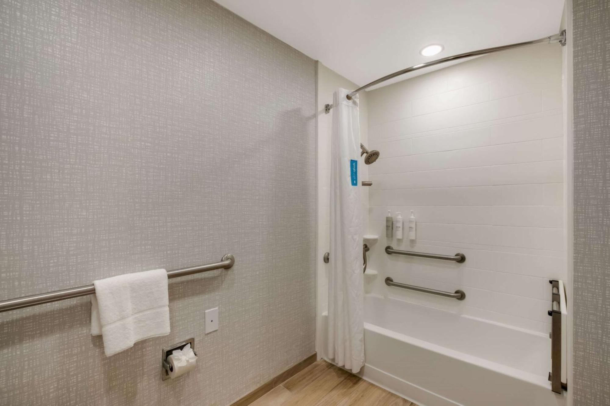 Hampton Inn Philadelphia/Willow Grove Exterior photo